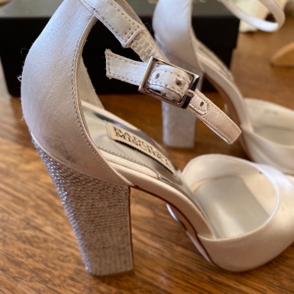 Badgley Mischka Ivory jeweled heels size 8.5 - Picture 8 of 9